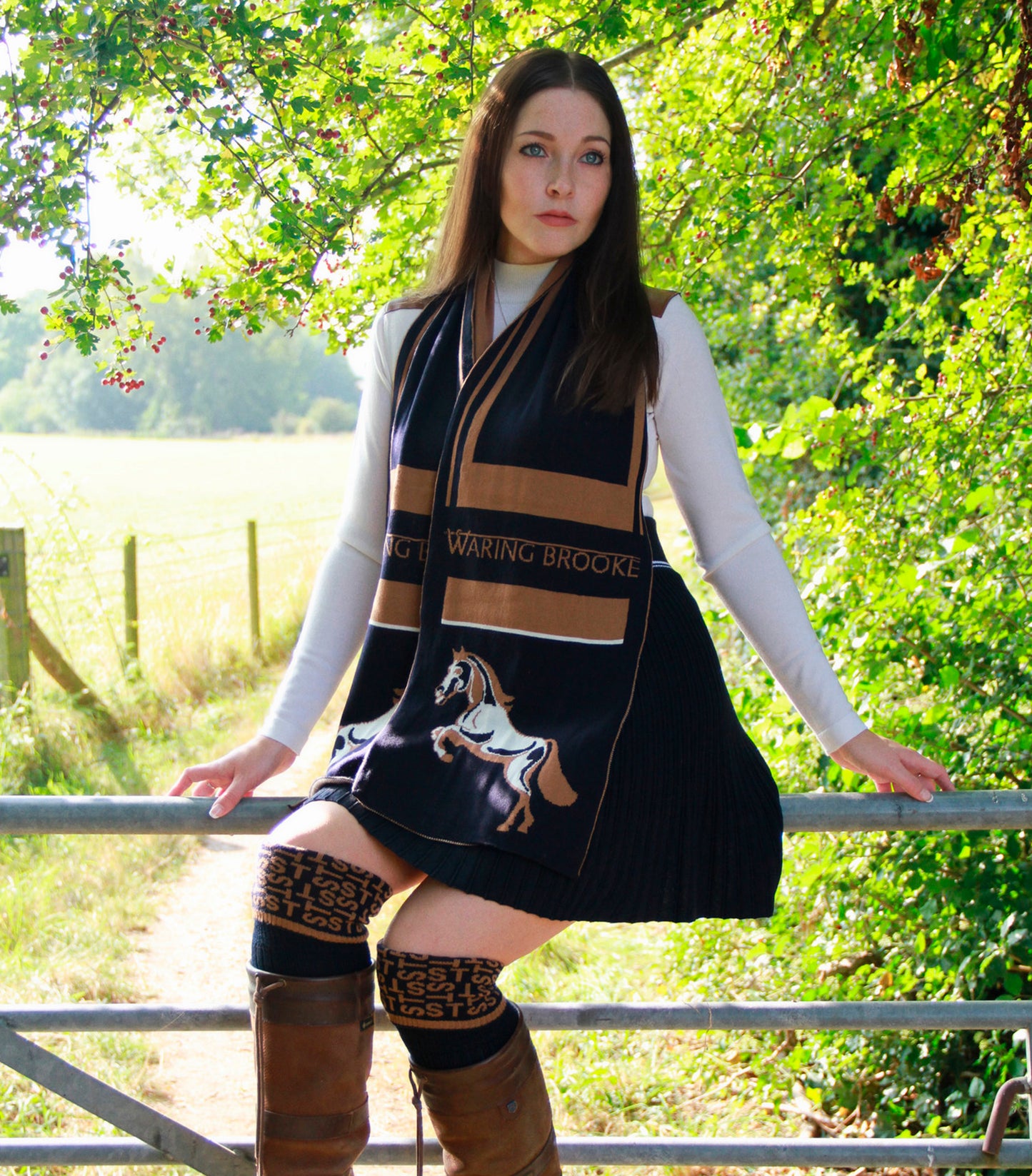Signature Stallion Scarf Navy/Tan