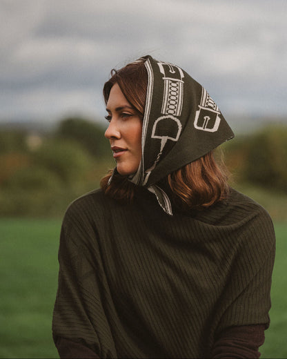 NEW IN: Triangle Snaffle Scarf Tan/Taupe